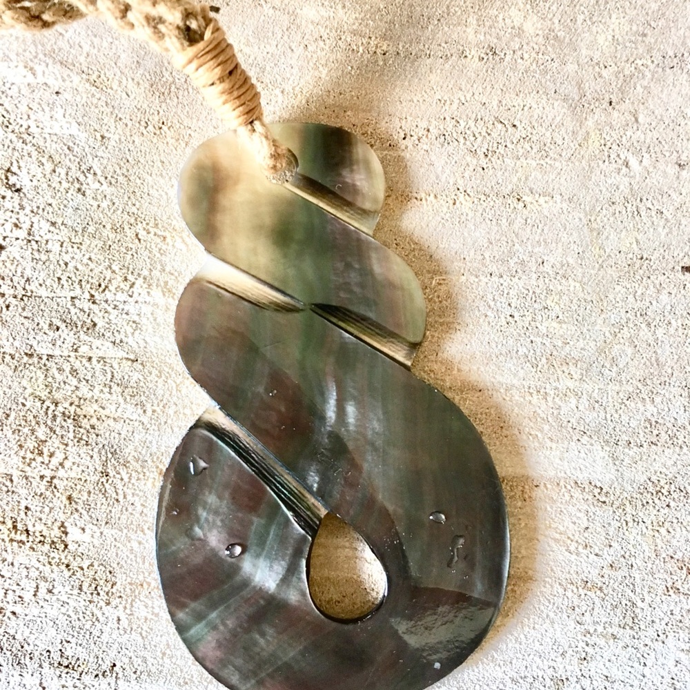🌴Authentic Hawaiian Shell Carved Necklace🌴 - Picture 3 of 6